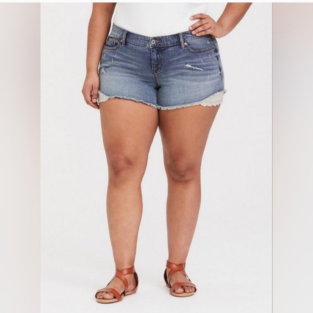 TORRID Vintage Distressed Blue Denim Shorts With Lace Sz 16